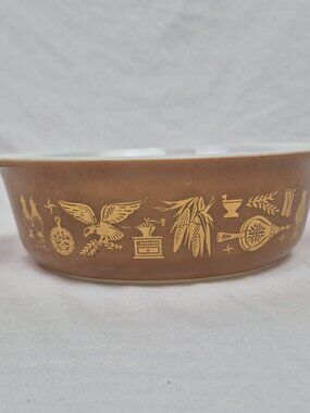 Pyrex Early American Milk Glass 043 1.5qt Casserole Dish Serving Pan Brown/Gold